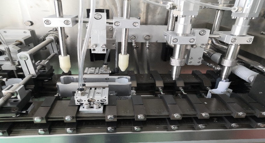 Perangkat pembuka dan peniup kantong khusus yang disesuaikan, pengisian dua kepala更有效开袋吹气装置、双头灌装